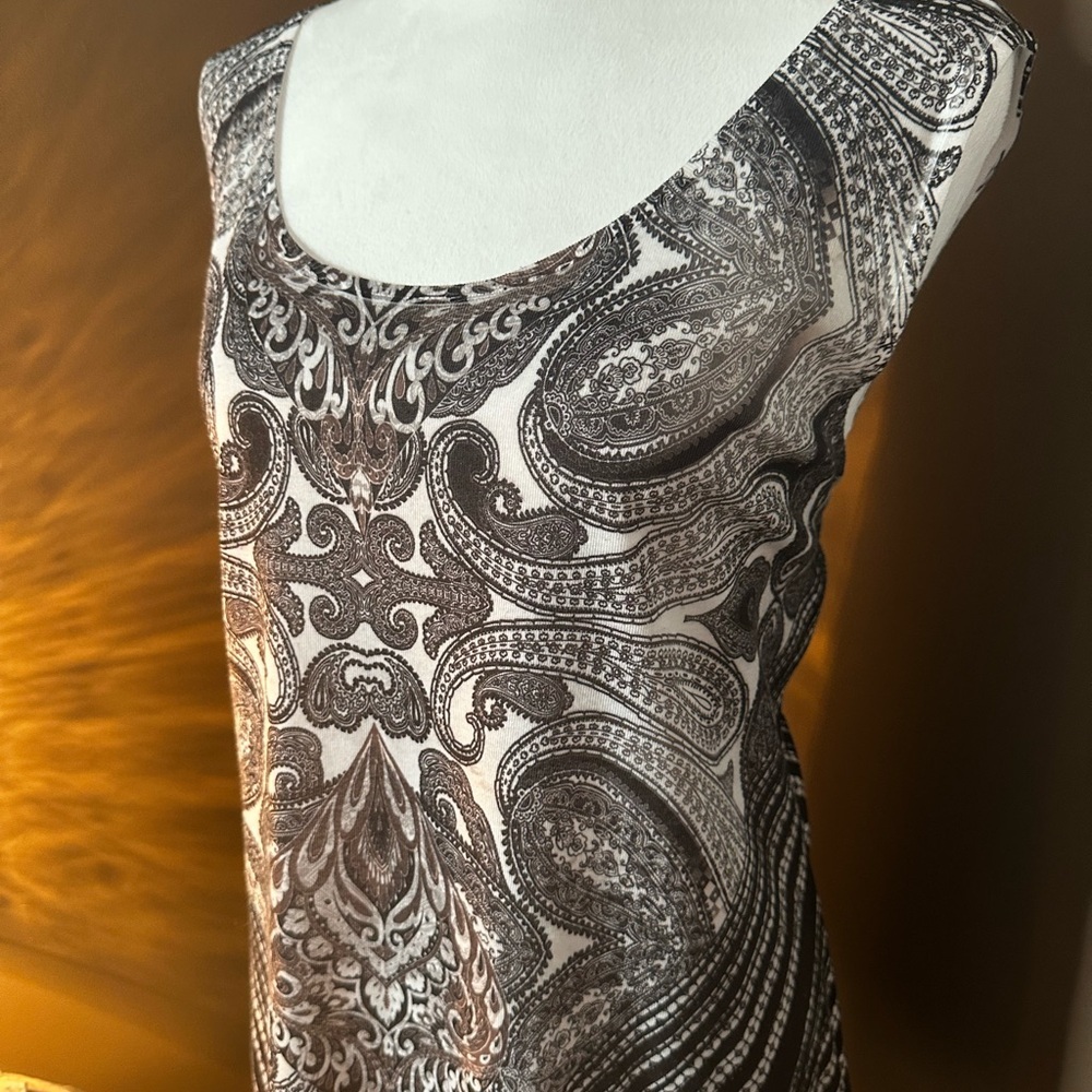 Black & White Sleeveless Paisley Top